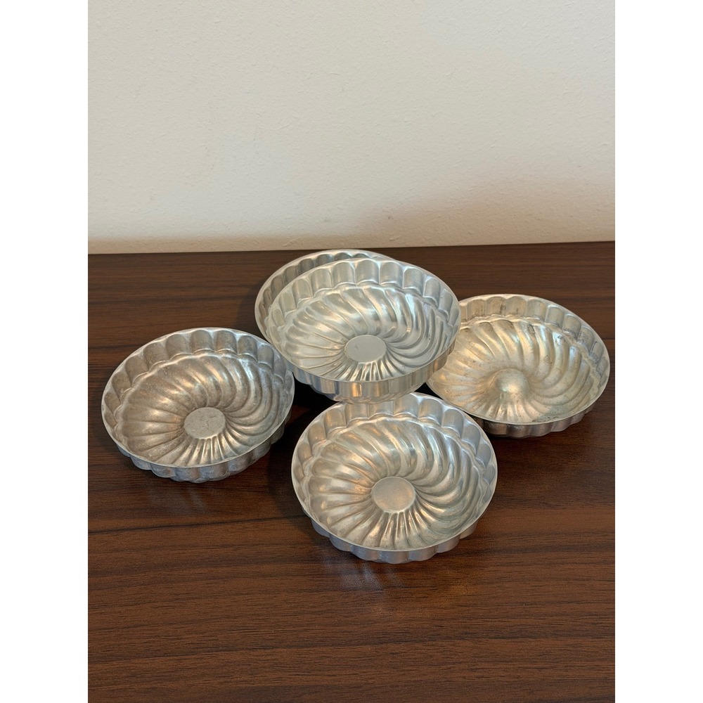 Vintage‎ Aluminum Individual Tart Gelatin Molds Fluted Swirl Set of 5 Silver